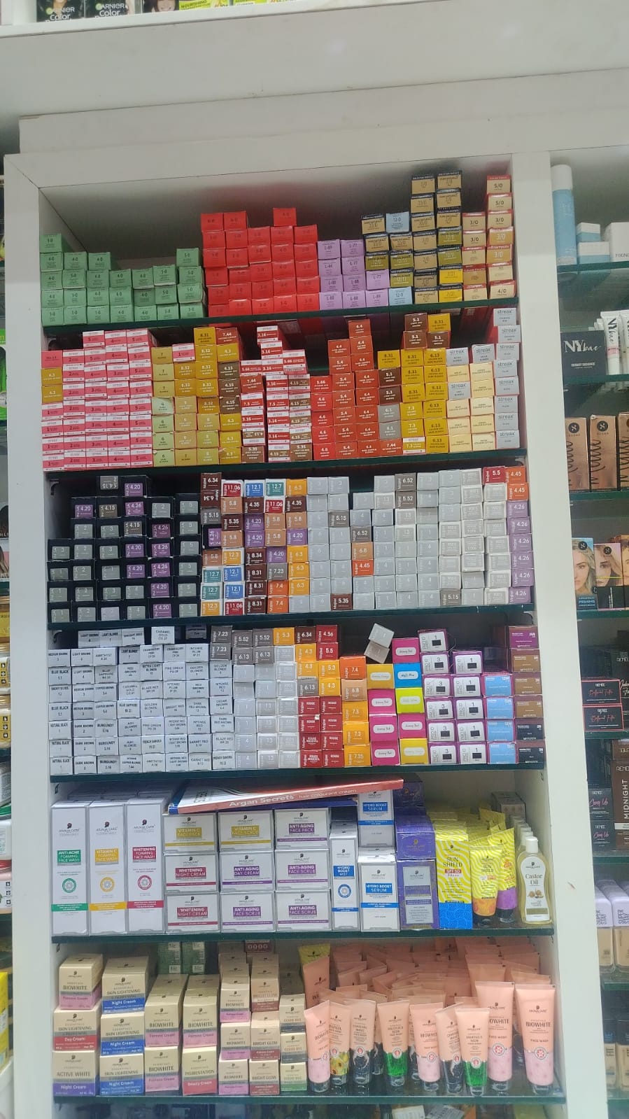 Beauty products wholesale shop in Purasaiwakkam